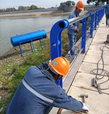 雨湖护栏安装